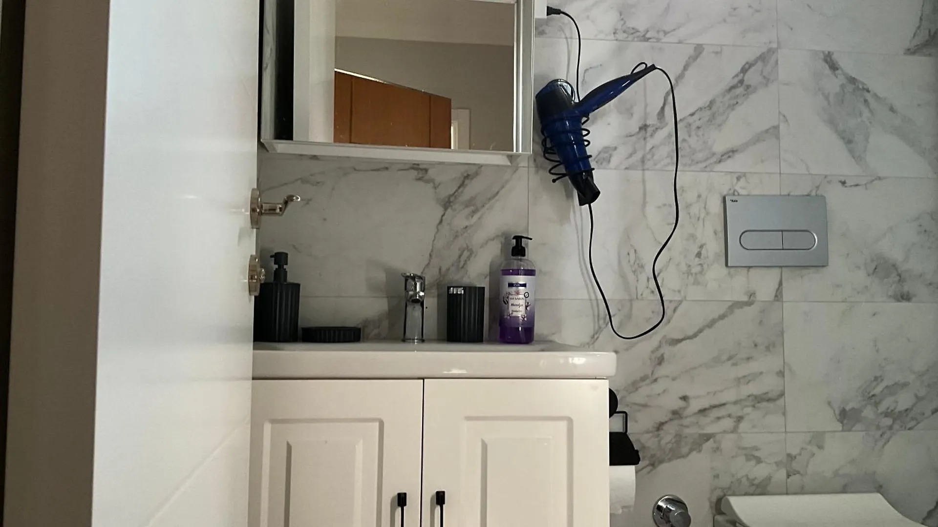 Three-Room Private Apartment In Beyoglu, Central איסטמבול
